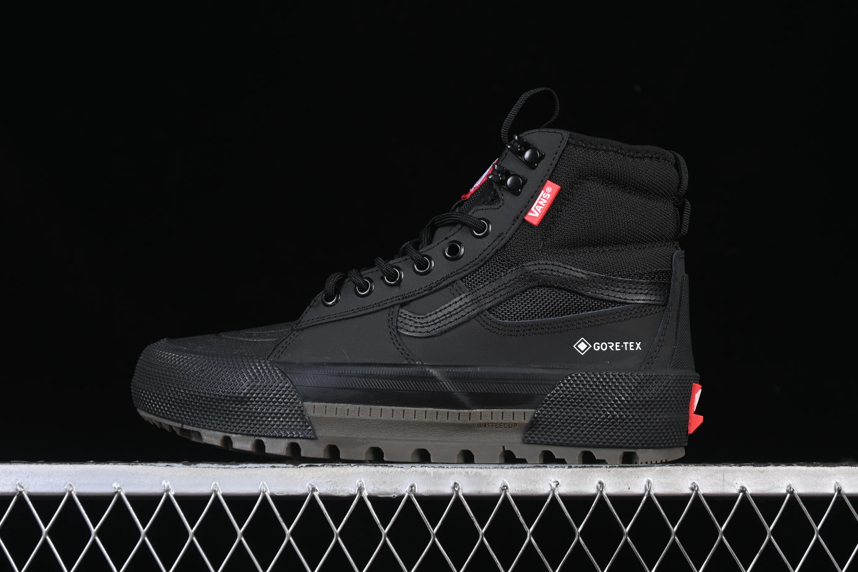 All categories Vans Vans series Vans Hi Vans high-top Vans Sk8-Hi Gore Te Outdoor adventure series round-toe lace-up high-top outdoor functional casual shoes VN0A5I1110J